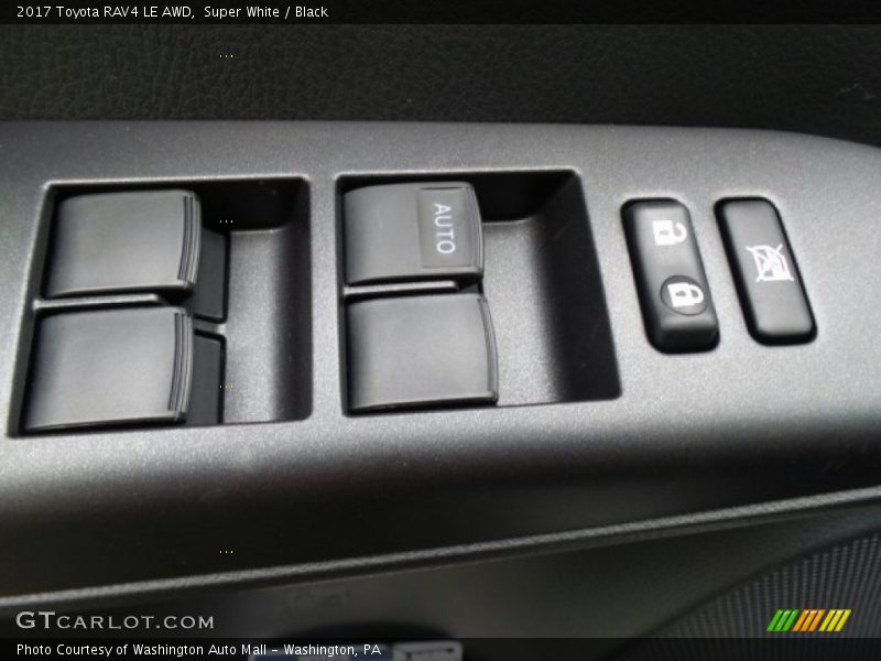 Super White / Black 2017 Toyota RAV4 LE AWD