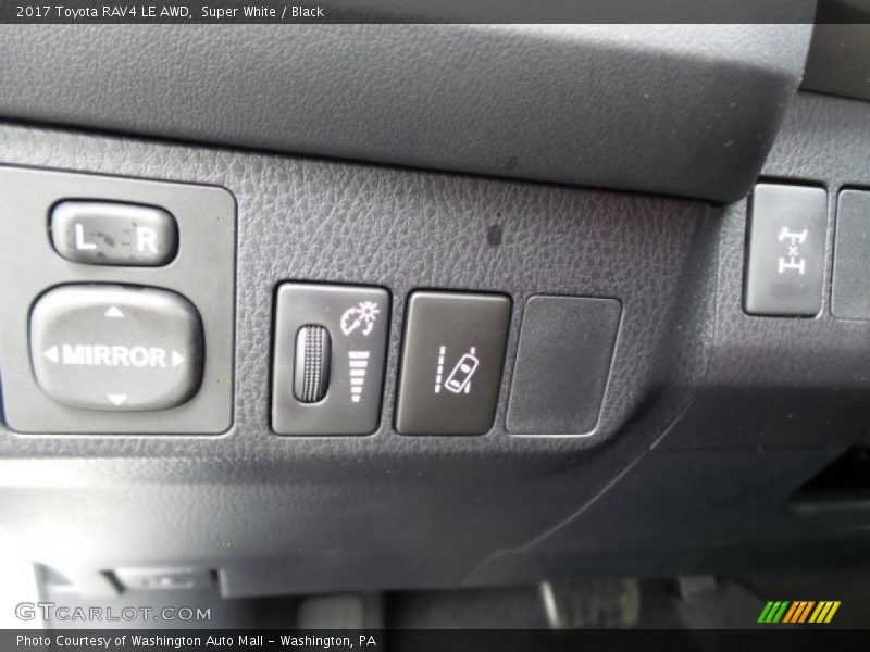 Super White / Black 2017 Toyota RAV4 LE AWD