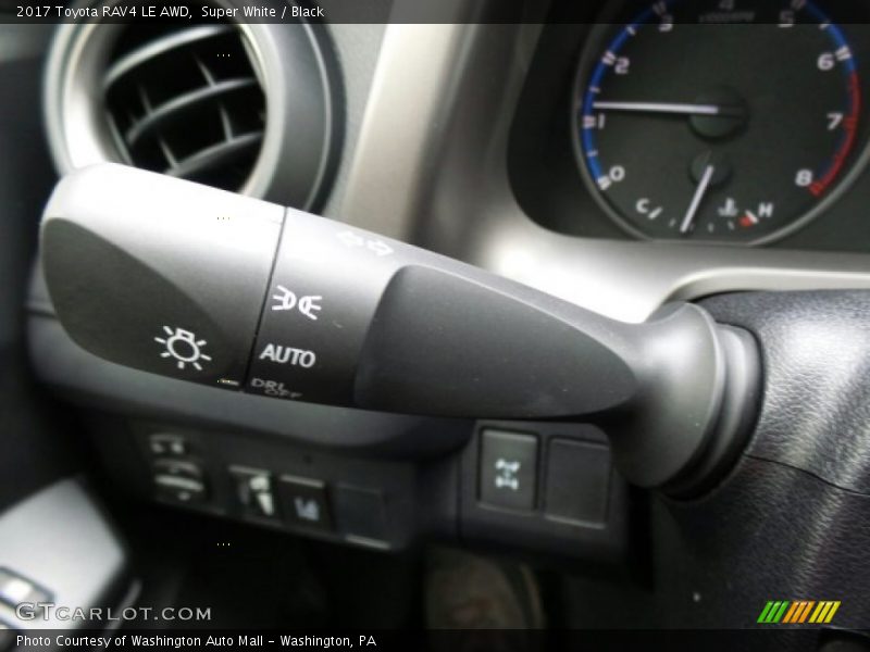 Super White / Black 2017 Toyota RAV4 LE AWD