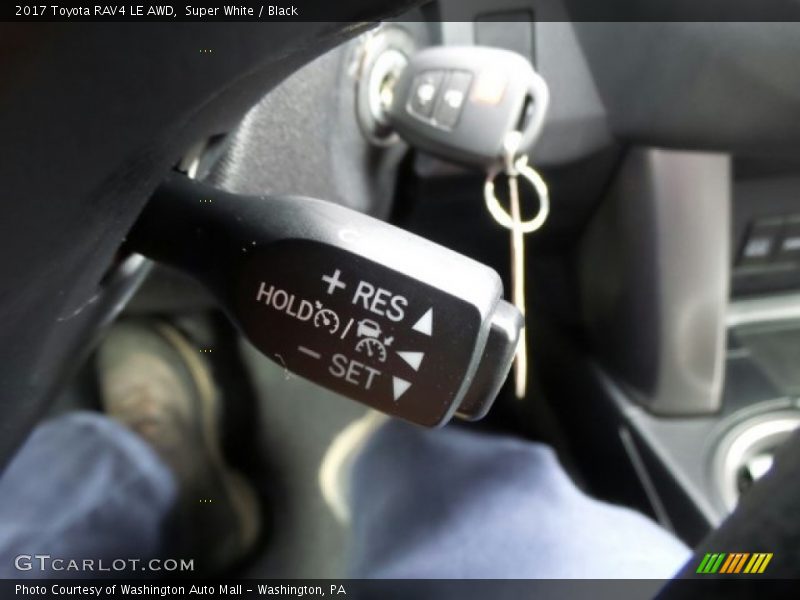 Super White / Black 2017 Toyota RAV4 LE AWD