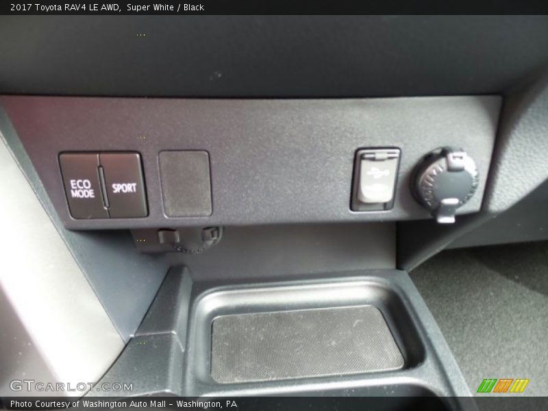 Super White / Black 2017 Toyota RAV4 LE AWD