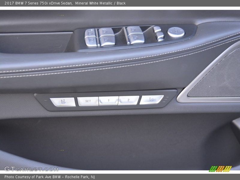 Mineral White Metallic / Black 2017 BMW 7 Series 750i xDrive Sedan