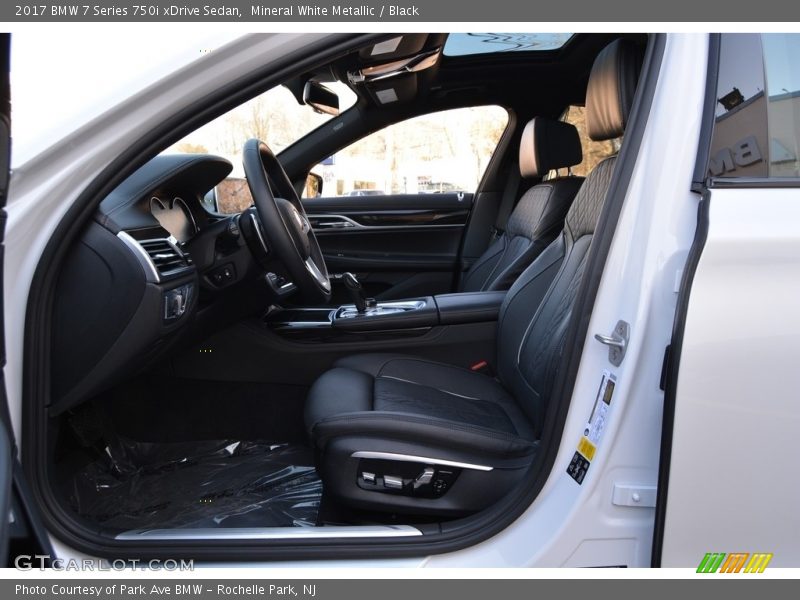 Mineral White Metallic / Black 2017 BMW 7 Series 750i xDrive Sedan