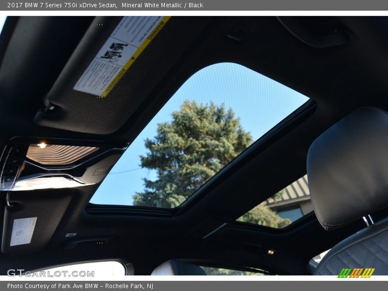 Mineral White Metallic / Black 2017 BMW 7 Series 750i xDrive Sedan