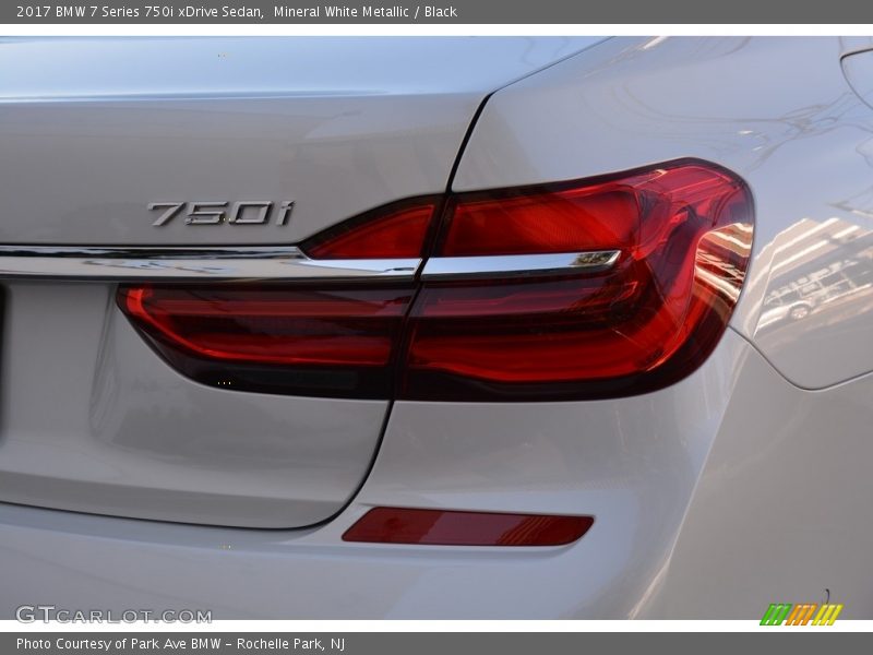 Mineral White Metallic / Black 2017 BMW 7 Series 750i xDrive Sedan