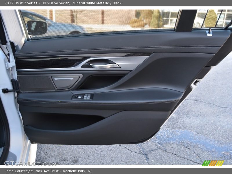 Door Panel of 2017 7 Series 750i xDrive Sedan