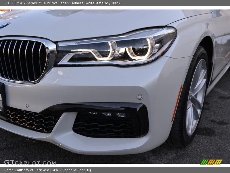 Mineral White Metallic / Black 2017 BMW 7 Series 750i xDrive Sedan