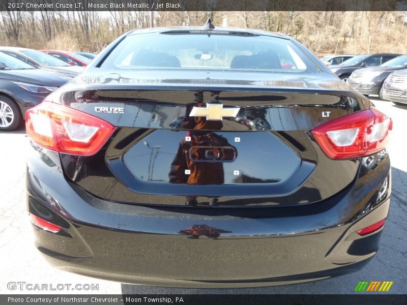 Mosaic Black Metallic / Jet Black 2017 Chevrolet Cruze LT