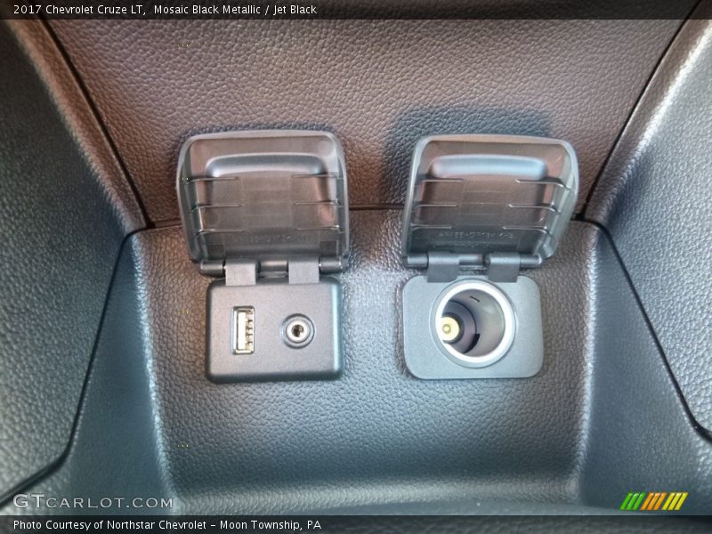 Mosaic Black Metallic / Jet Black 2017 Chevrolet Cruze LT
