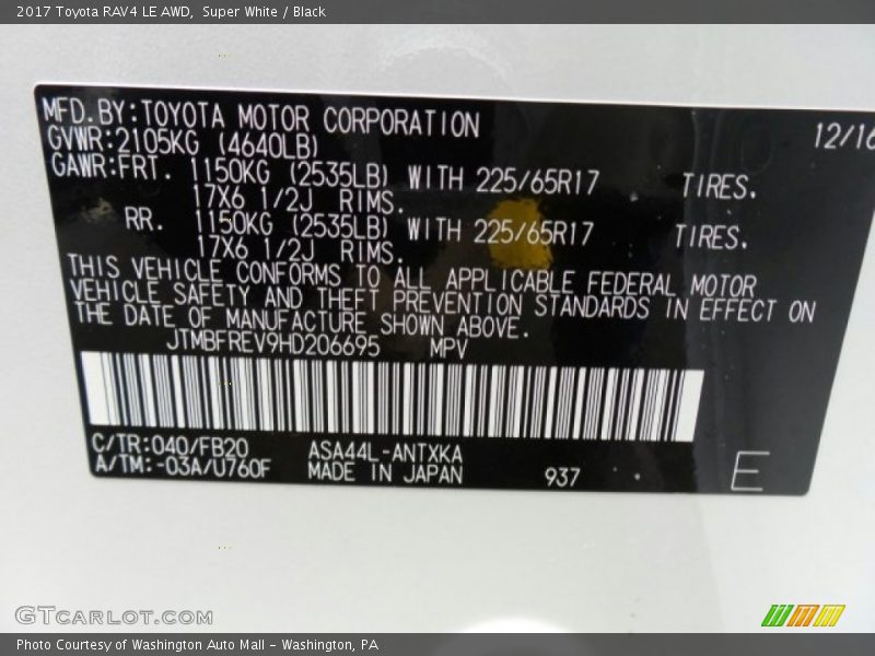 Super White / Black 2017 Toyota RAV4 LE AWD