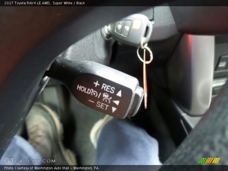 Super White / Black 2017 Toyota RAV4 LE AWD