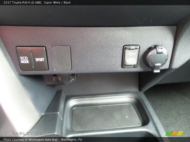 Super White / Black 2017 Toyota RAV4 LE AWD