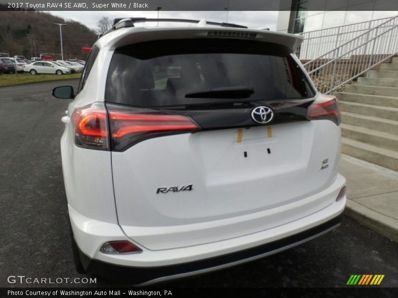 Super White / Black 2017 Toyota RAV4 SE AWD