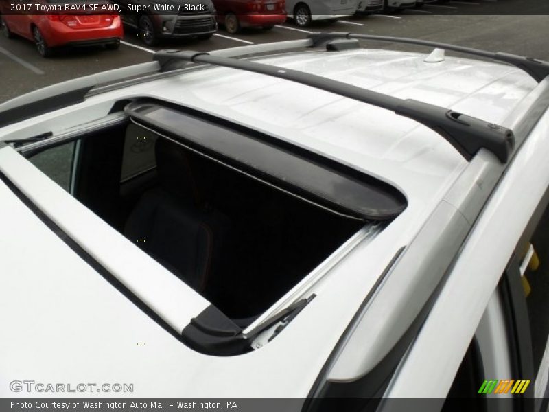 Super White / Black 2017 Toyota RAV4 SE AWD