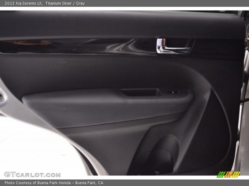 Titanium Silver / Gray 2013 Kia Sorento LX
