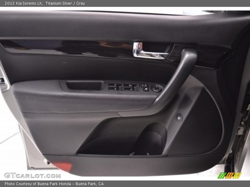 Titanium Silver / Gray 2013 Kia Sorento LX
