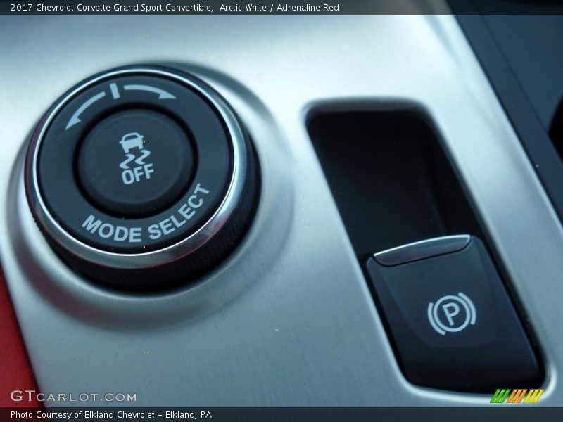 Arctic White / Adrenaline Red 2017 Chevrolet Corvette Grand Sport Convertible