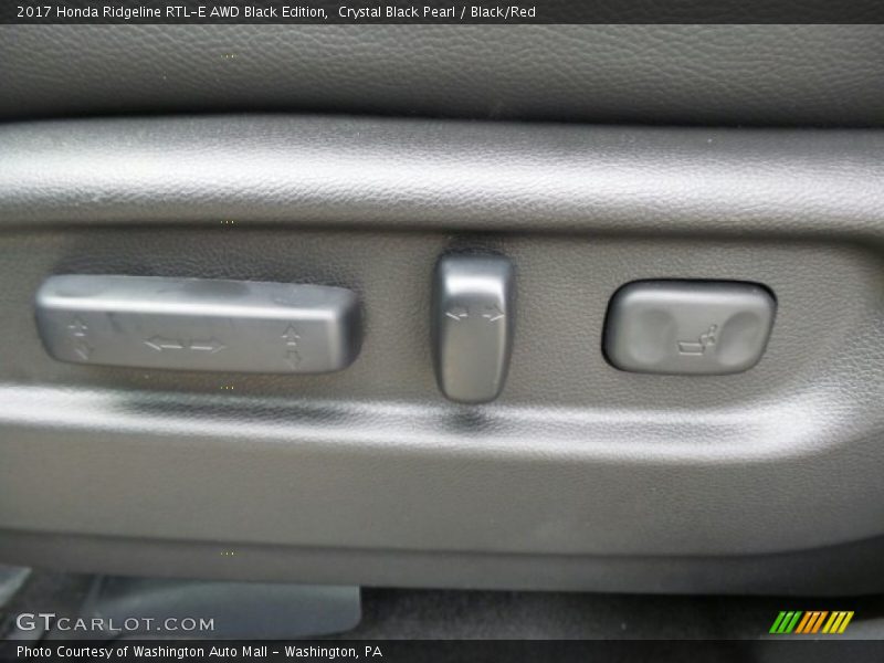 Controls of 2017 Ridgeline RTL-E AWD Black Edition
