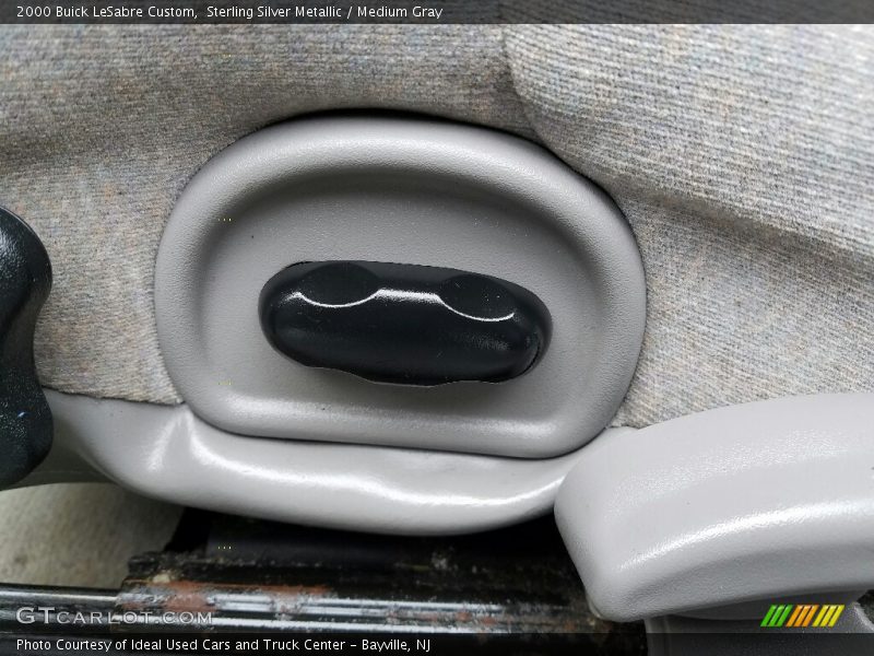 Sterling Silver Metallic / Medium Gray 2000 Buick LeSabre Custom