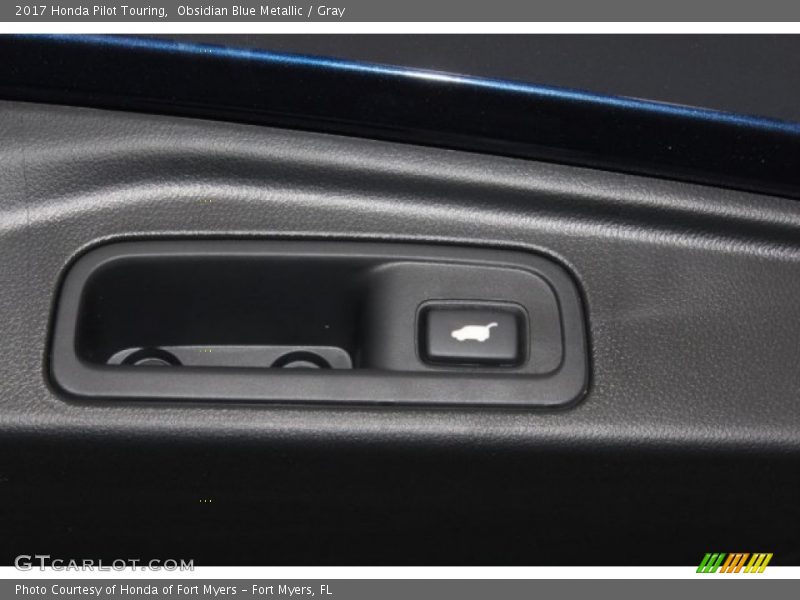 Obsidian Blue Metallic / Gray 2017 Honda Pilot Touring