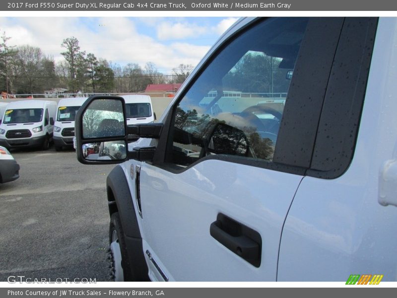 Oxford White / Medium Earth Gray 2017 Ford F550 Super Duty XL Regular Cab 4x4 Crane Truck