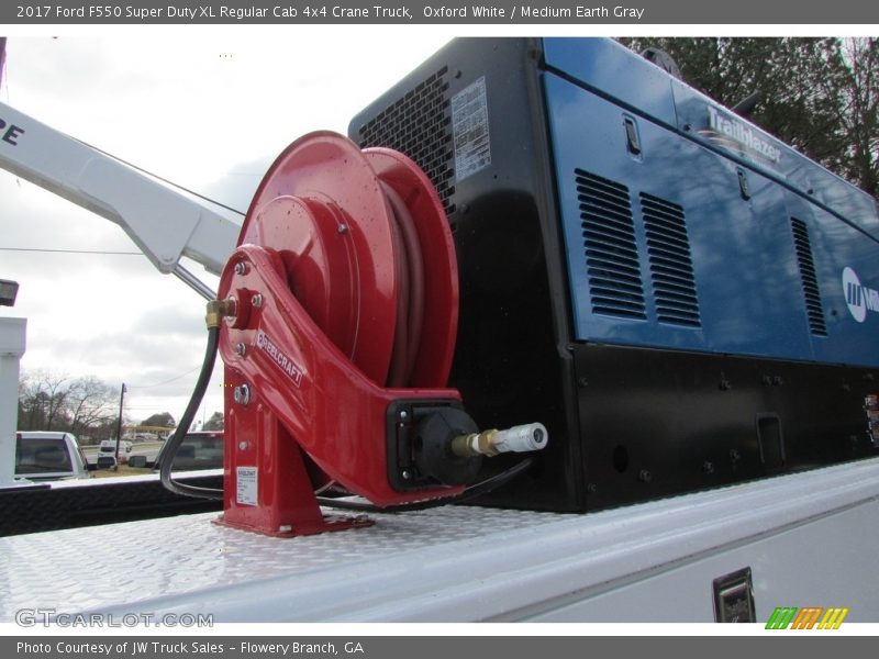 Oxford White / Medium Earth Gray 2017 Ford F550 Super Duty XL Regular Cab 4x4 Crane Truck