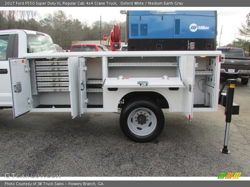 Oxford White / Medium Earth Gray 2017 Ford F550 Super Duty XL Regular Cab 4x4 Crane Truck