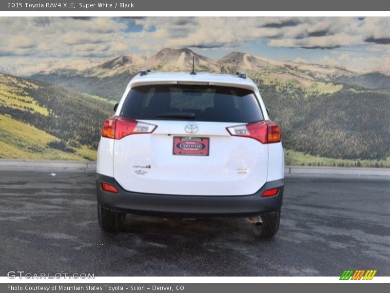Super White / Black 2015 Toyota RAV4 XLE