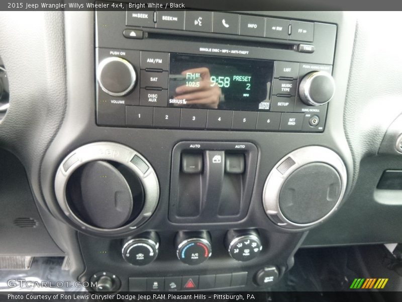 Bright White / Black 2015 Jeep Wrangler Willys Wheeler 4x4