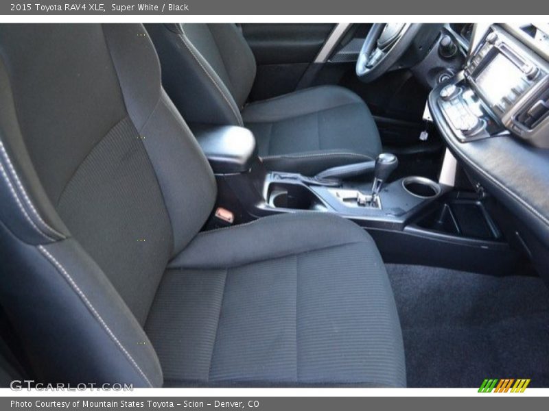 Super White / Black 2015 Toyota RAV4 XLE