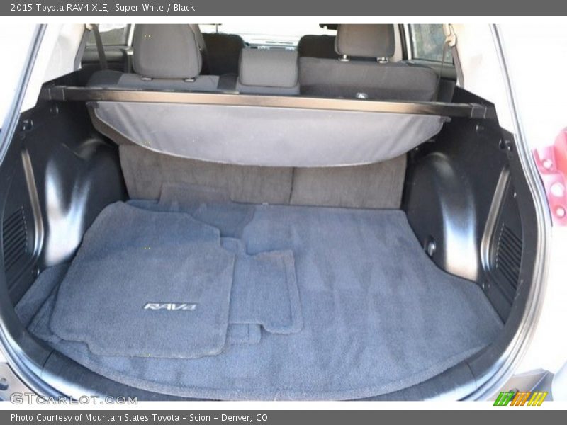 Super White / Black 2015 Toyota RAV4 XLE