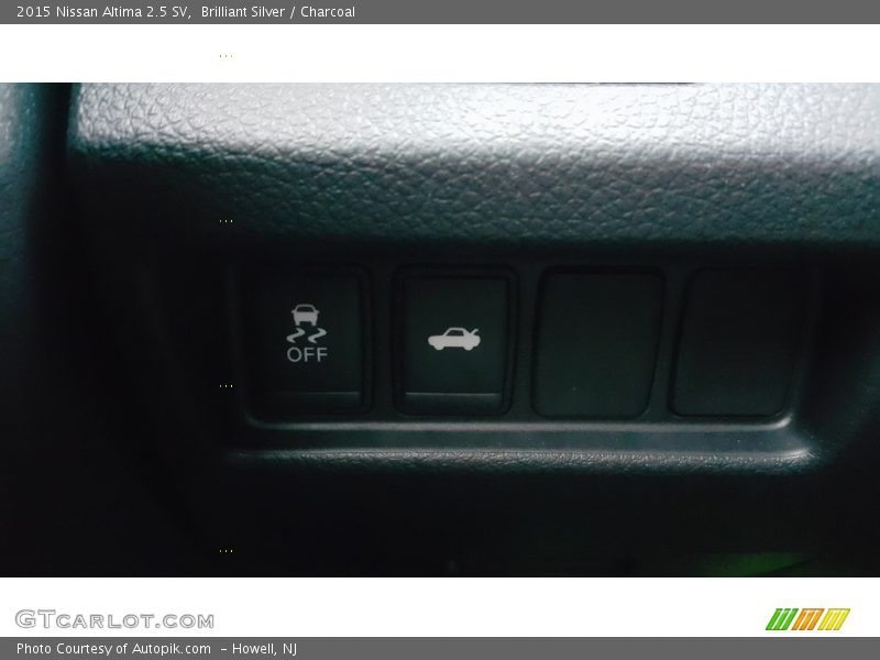 Brilliant Silver / Charcoal 2015 Nissan Altima 2.5 SV