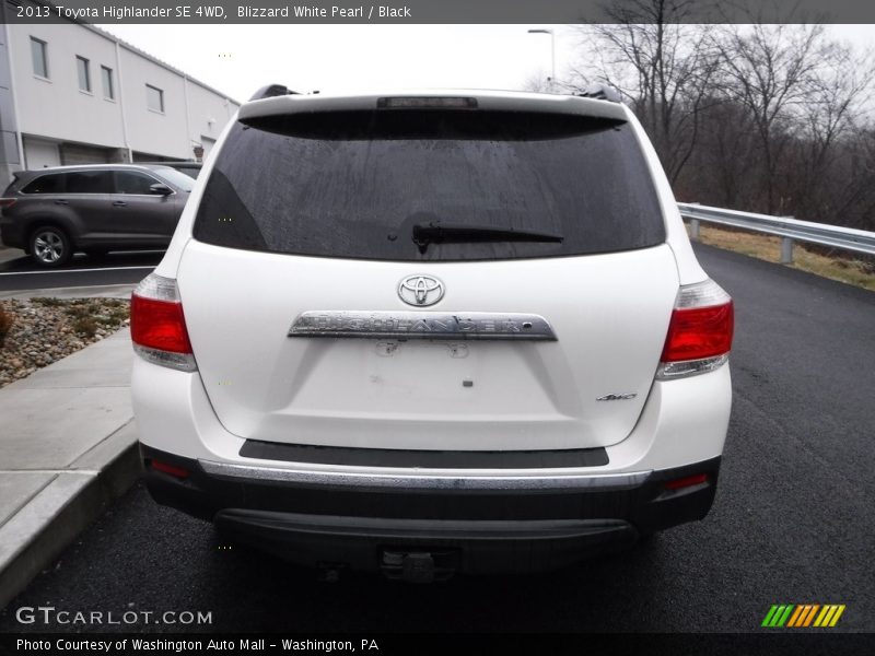 Blizzard White Pearl / Black 2013 Toyota Highlander SE 4WD