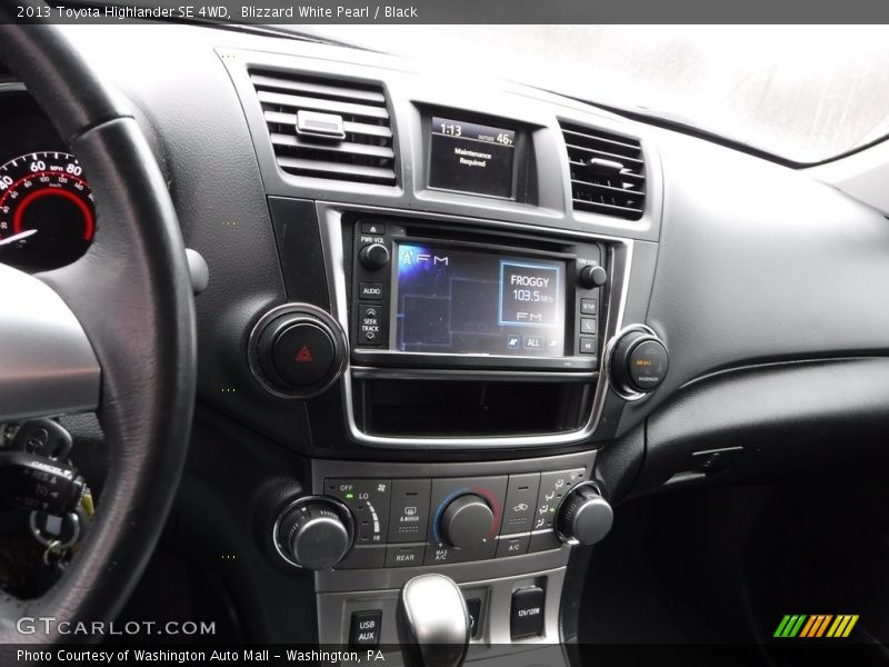 Blizzard White Pearl / Black 2013 Toyota Highlander SE 4WD