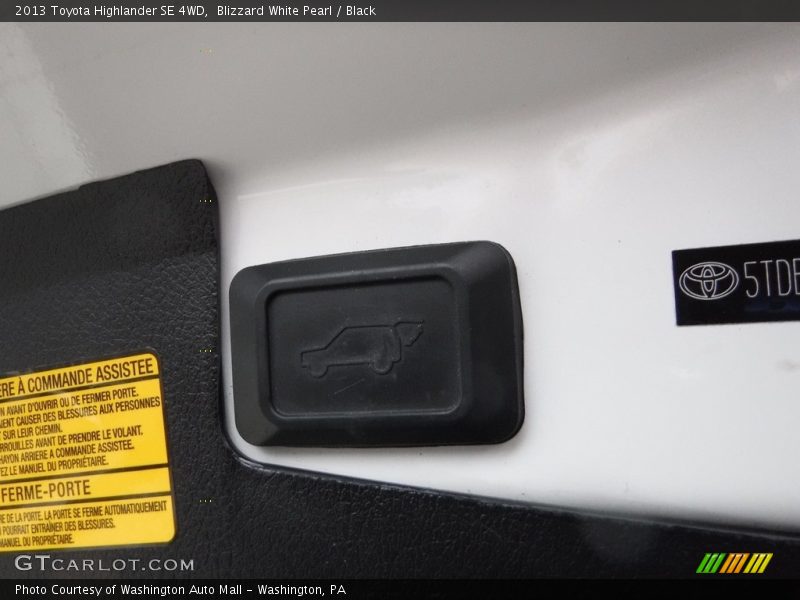 Blizzard White Pearl / Black 2013 Toyota Highlander SE 4WD