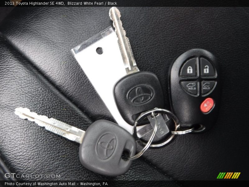 Blizzard White Pearl / Black 2013 Toyota Highlander SE 4WD