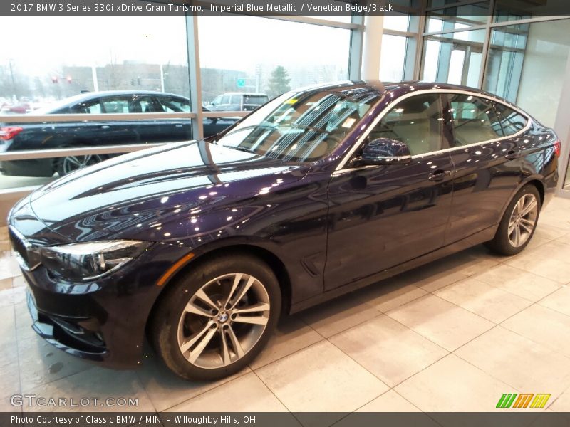 Front 3/4 View of 2017 3 Series 330i xDrive Gran Turismo