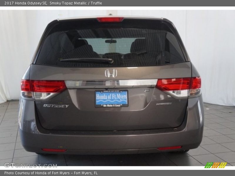 Smoky Topaz Metallic / Truffle 2017 Honda Odyssey SE