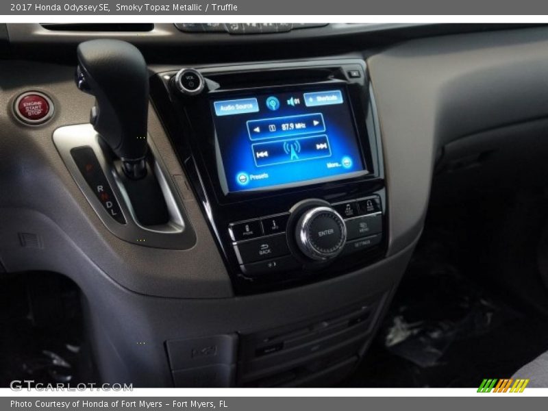 Smoky Topaz Metallic / Truffle 2017 Honda Odyssey SE