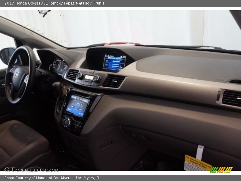 Smoky Topaz Metallic / Truffle 2017 Honda Odyssey SE