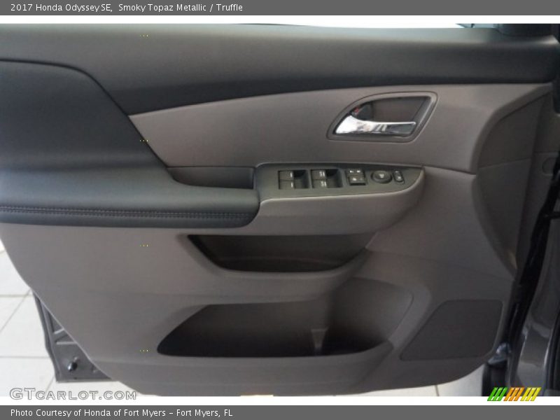 Smoky Topaz Metallic / Truffle 2017 Honda Odyssey SE