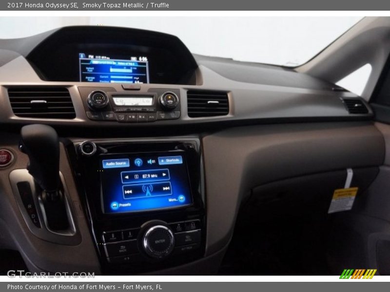 Smoky Topaz Metallic / Truffle 2017 Honda Odyssey SE