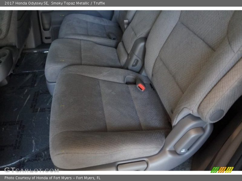 Smoky Topaz Metallic / Truffle 2017 Honda Odyssey SE