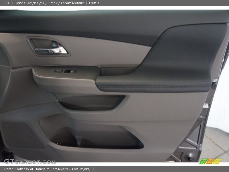 Smoky Topaz Metallic / Truffle 2017 Honda Odyssey SE