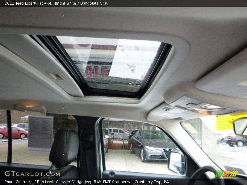 Bright White / Dark Slate Gray 2012 Jeep Liberty Jet 4x4