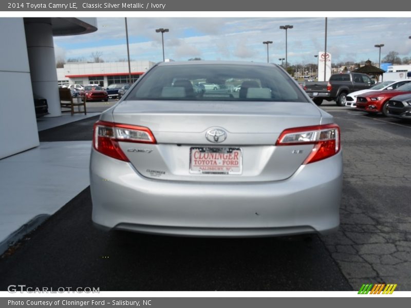 Classic Silver Metallic / Ivory 2014 Toyota Camry LE