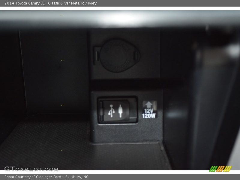 Classic Silver Metallic / Ivory 2014 Toyota Camry LE