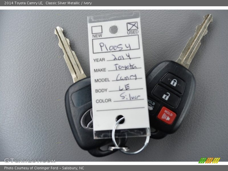 Classic Silver Metallic / Ivory 2014 Toyota Camry LE