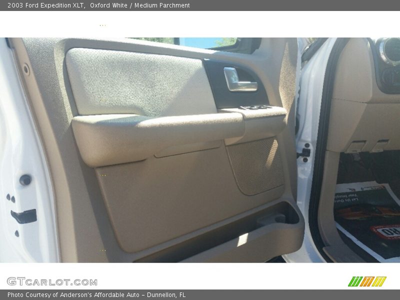 Oxford White / Medium Parchment 2003 Ford Expedition XLT