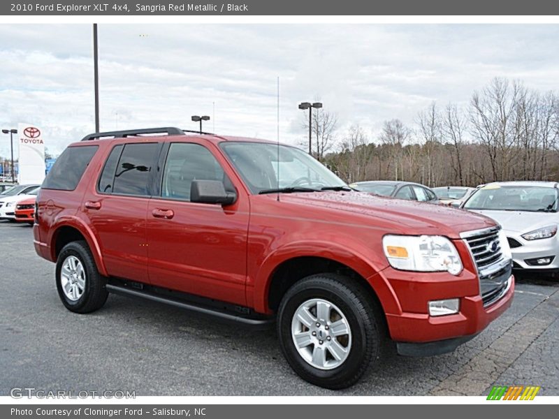 Front 3/4 View of 2010 Explorer XLT 4x4